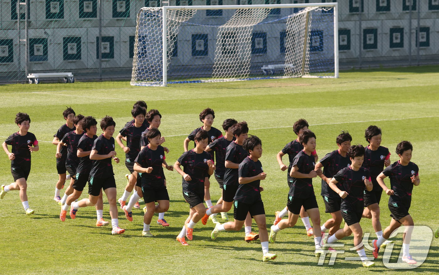 (수원=뉴스1) 김영운 기자 = 2025-2026 아시아축구연맹(AFC) 여자챔피언스리그(AWCL) 결승전 북한 내고향여자축구단과 도쿄 베르디 벨레자의 경기를 하루 앞둔 22일 경 …