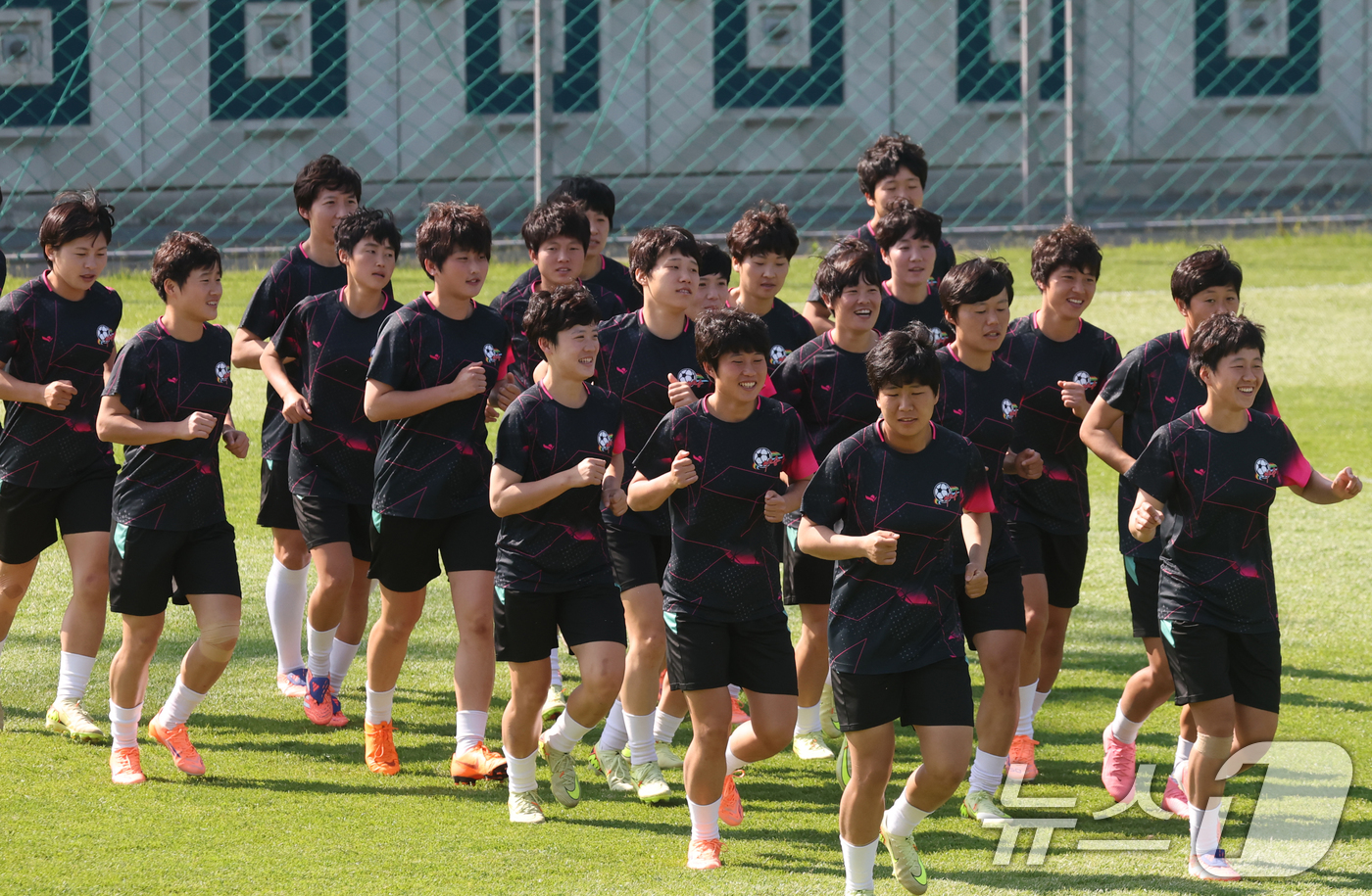 (수원=뉴스1) 김영운 기자 = 2025-2026 아시아축구연맹(AFC) 여자챔피언스리그(AWCL) 결승전 북한 내고향여자축구단과 도쿄 베르디 벨레자의 경기를 하루 앞둔 22일 경 …