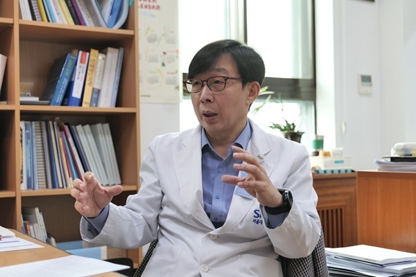 김붕년 교수 "코로나가 뒤흔든 아이들 세계…'폰 꺼라'로 해결 안돼"[인터뷰]