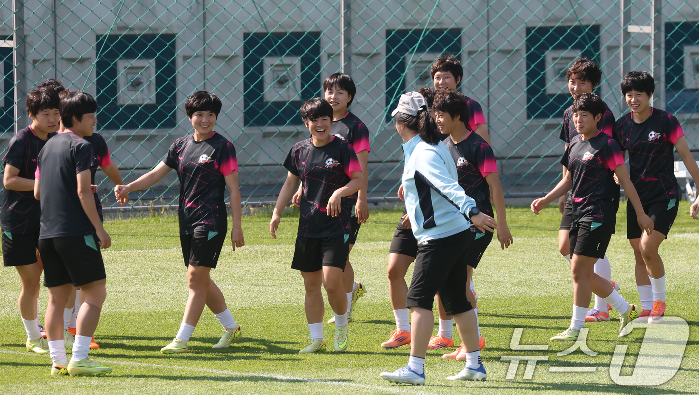 (수원=뉴스1) 김영운 기자 = 2025-2026 아시아축구연맹(AFC) 여자챔피언스리그(AWCL) 결승전 북한 내고향여자축구단과 도쿄 베르디 벨레자의 경기를 하루 앞둔 22일 경 …