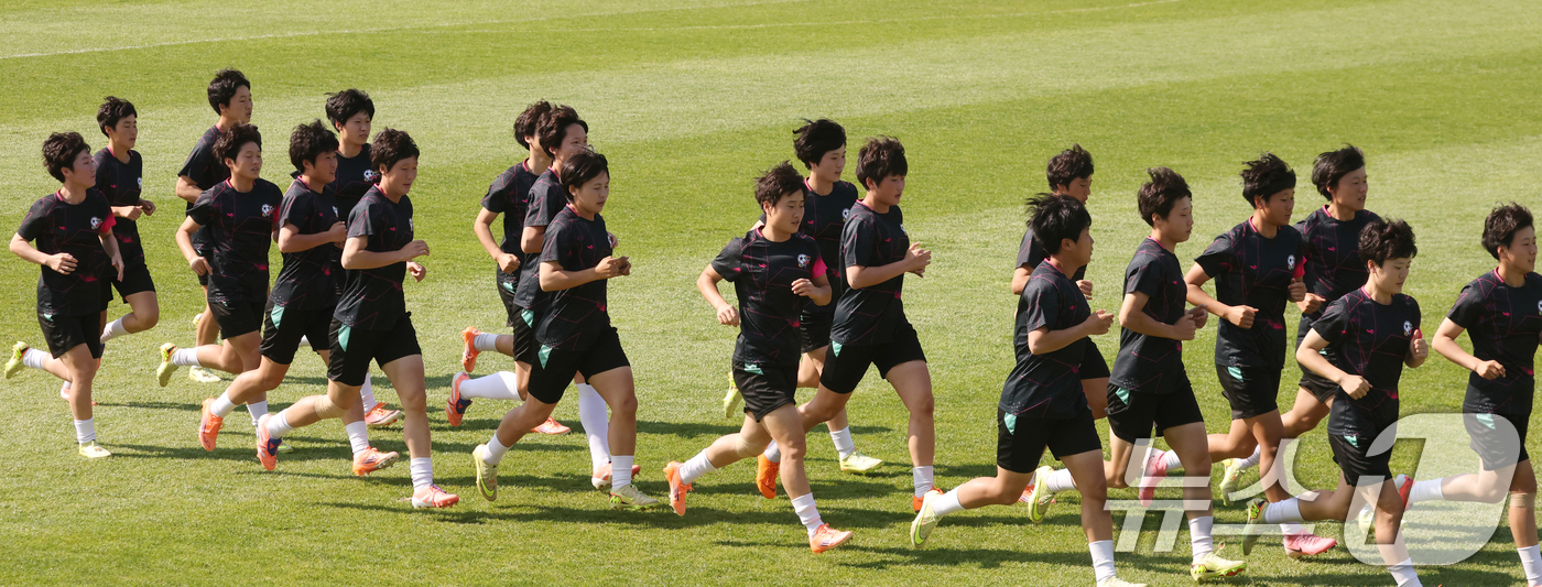 (수원=뉴스1) 김영운 기자 = 2025-2026 아시아축구연맹(AFC) 여자챔피언스리그(AWCL) 결승전 북한 내고향여자축구단과 도쿄 베르디 벨레자의 경기를 하루 앞둔 22일 경 …