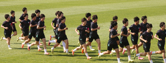 몸푸는 북한 내고향여자축구팀