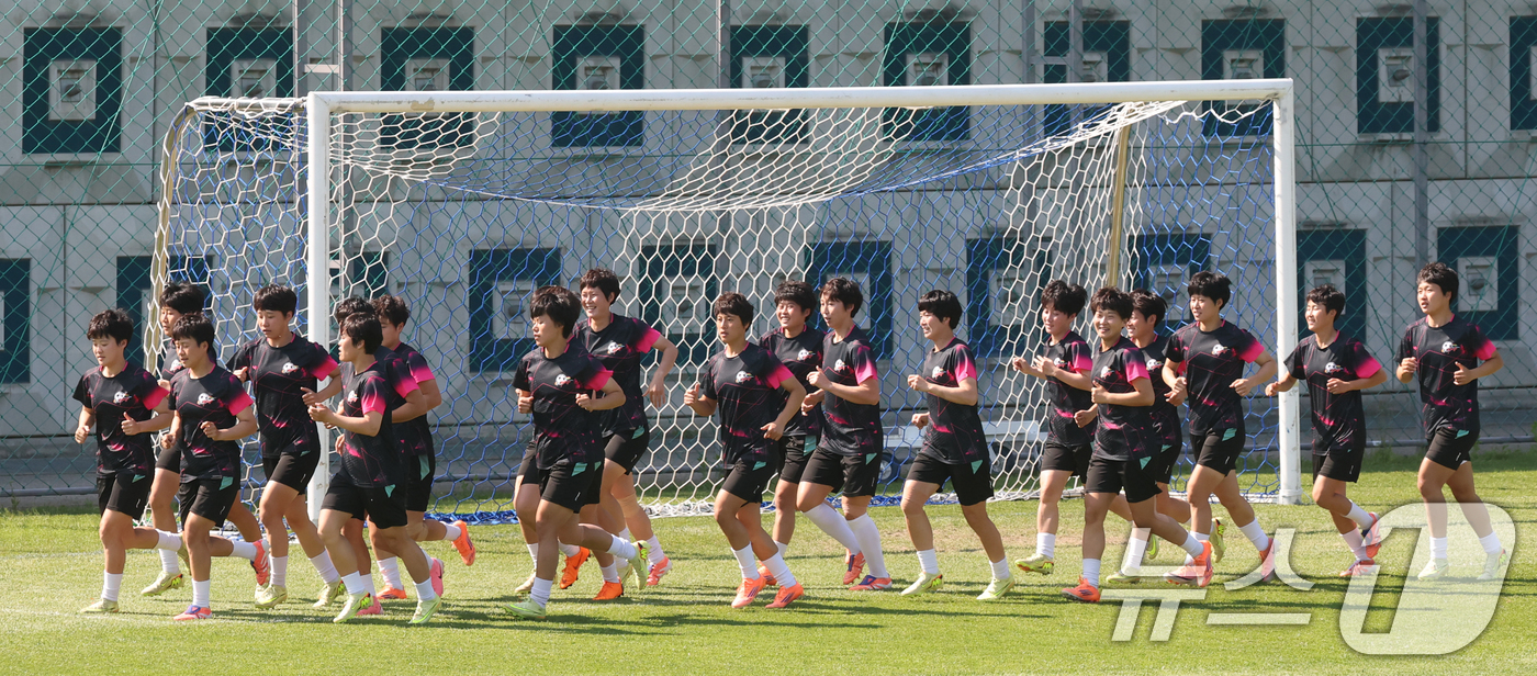 (수원=뉴스1) 김영운 기자 = 2025-2026 아시아축구연맹(AFC) 여자챔피언스리그(AWCL) 결승전 북한 내고향여자축구단과 도쿄 베르디 벨레자의 경기를 하루 앞둔 22일 경 …