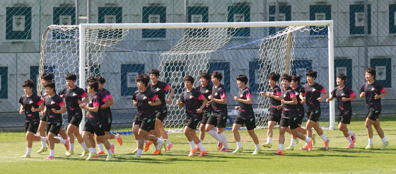 몸푸는 북한 내고향여자축구팀