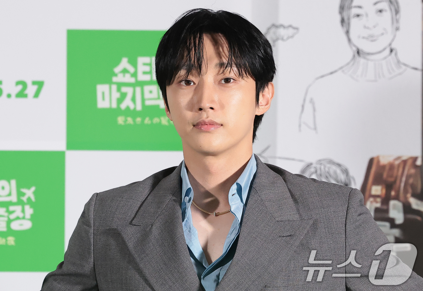 (서울=뉴스1) 권현진 기자 = 배우 진영이 22일 서울 용산구 CGV용산아이파크몰에서 열린 영화 '쇼타씨의 마지막 출장'(감독 이주형) 언론시사회에 참석해 객석을 바라보고 있다. …