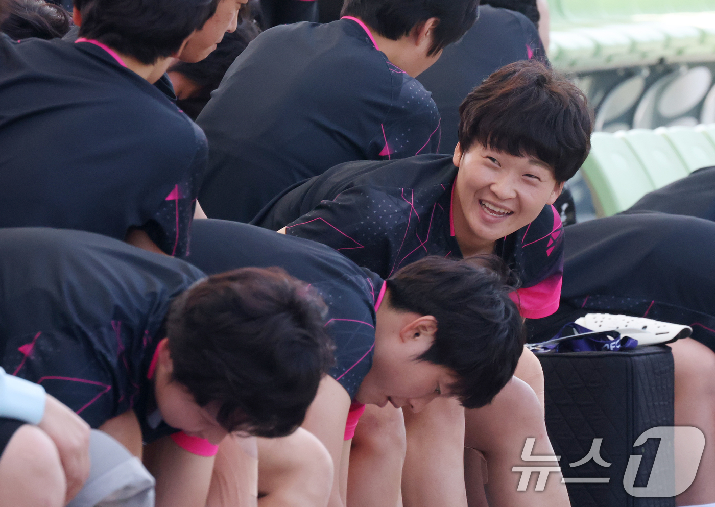 (수원=뉴스1) 김영운 기자 = 북한 내고향여자축구단 김경영이 22일 경기 수원시 팔달구 수원월드컵경기장 보조경기장에서 2025-2026 아시아축구연맹(AFC) 여자챔피언스리그(A …