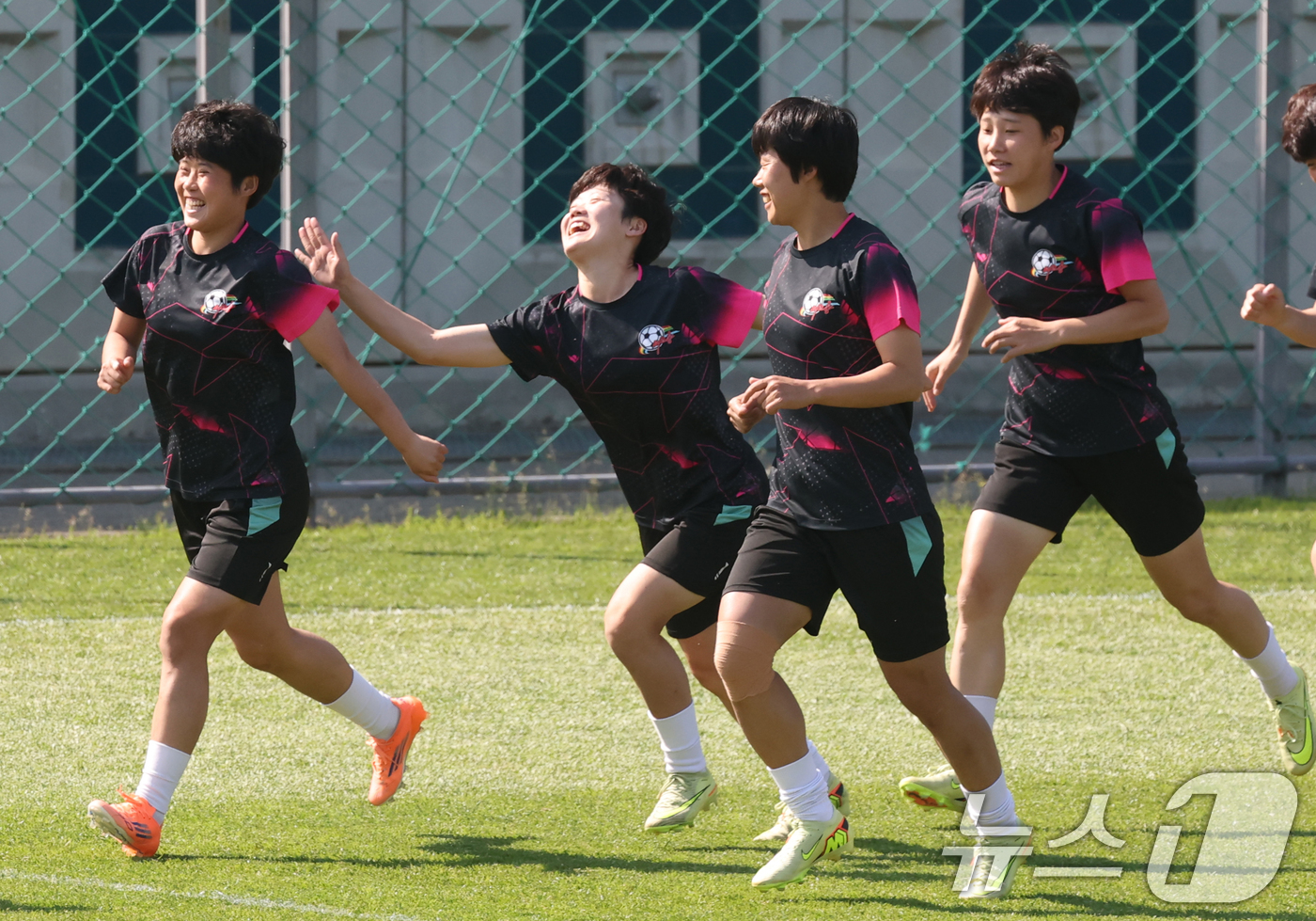 (수원=뉴스1) 김영운 기자 = 2025-2026 아시아축구연맹(AFC) 여자챔피언스리그(AWCL) 결승전 북한 내고향여자축구단과 도쿄 베르디 벨레자의 경기를 하루 앞둔 22일 경 …