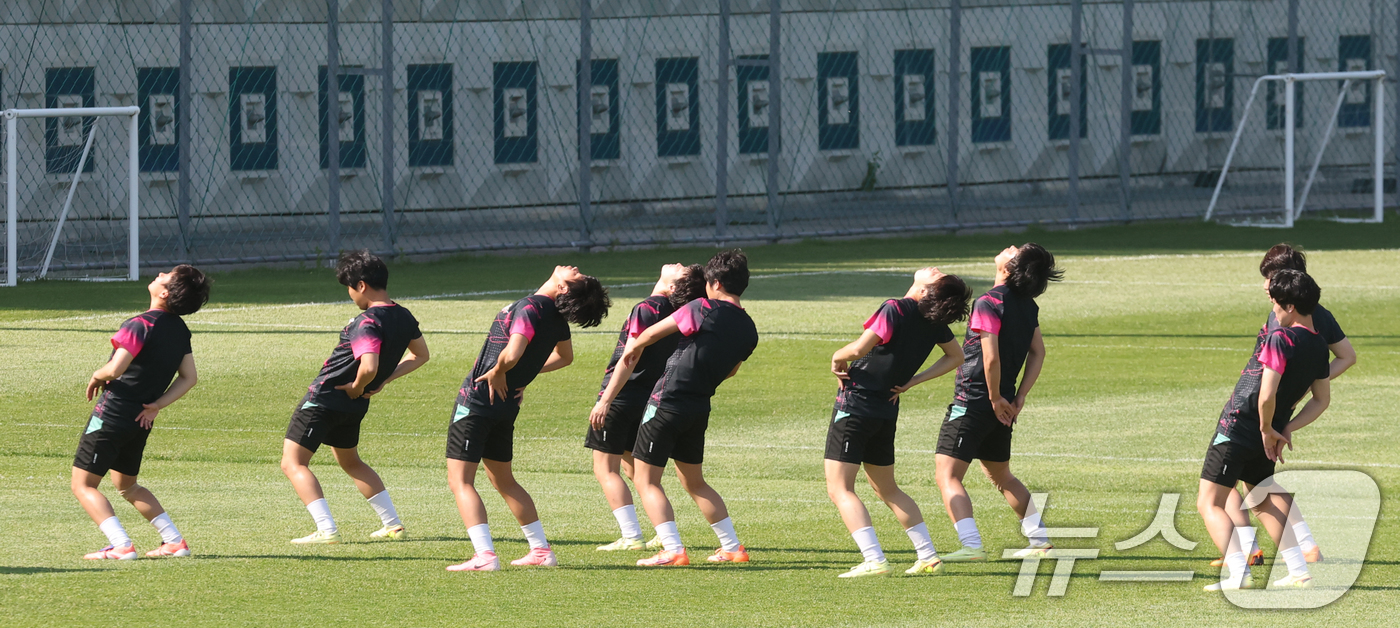 (수원=뉴스1) 김영운 기자 = 2025-2026 아시아축구연맹(AFC) 여자챔피언스리그(AWCL) 결승전 북한 내고향여자축구단과 도쿄 베르디 벨레자의 경기를 하루 앞둔 22일 경 …