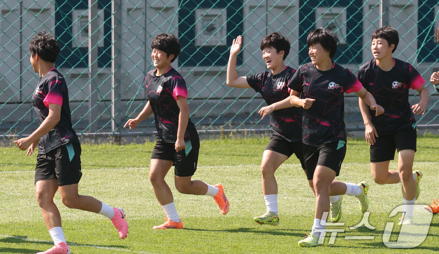 (수원=뉴스1) 김영운 기자 = 2025-2026 아시아축구연맹(AFC) 여자챔피언스리그(AWCL) 결승전 북한 내고향여자축구단과 도쿄 베르디 벨레자의 경기를 하루 앞둔 22일 경 …