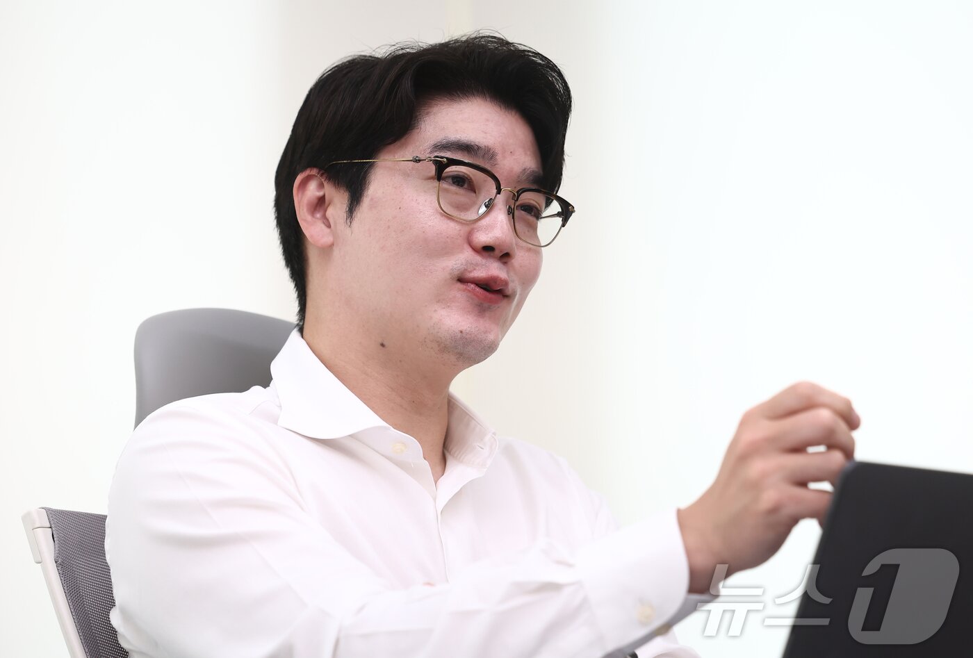 본문 이미지 - 설채현 수의사가 21일 서울 강남구 반려동물 복합문화공간 놀로스퀘어 사무실에서 뉴스1과 인터뷰를 하고 있다. ⓒ 뉴스1 김민지 기자