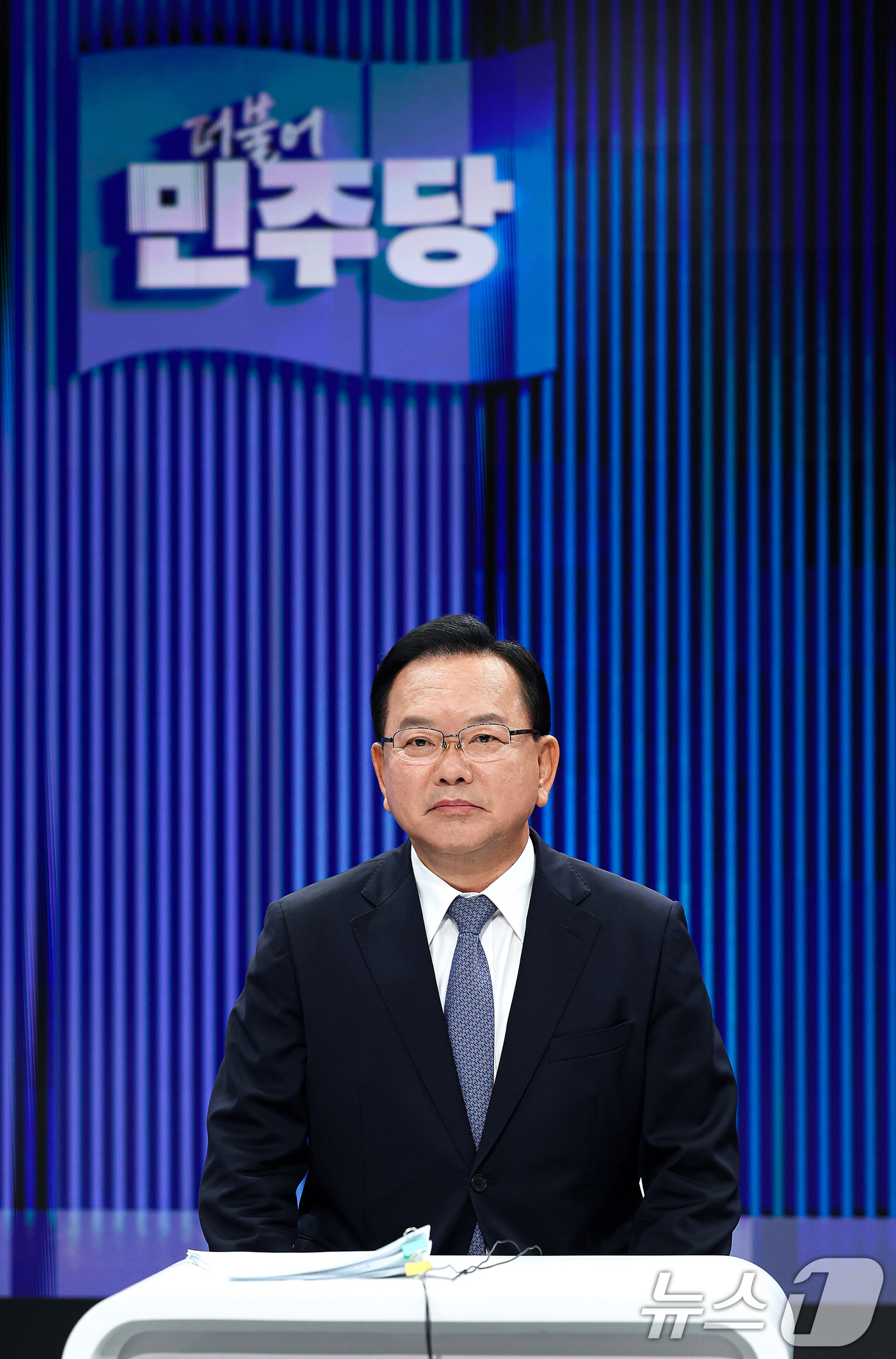 (대구=뉴스1) 공정식 기자 = 김부겸 더불어민주당 대구시장 후보가 22일 오후 대구 수성구 TBC(대구방송)에서 열린 '제9회 전국동시지방선거 대구시장 후보자 초청 토론회'에 참 …