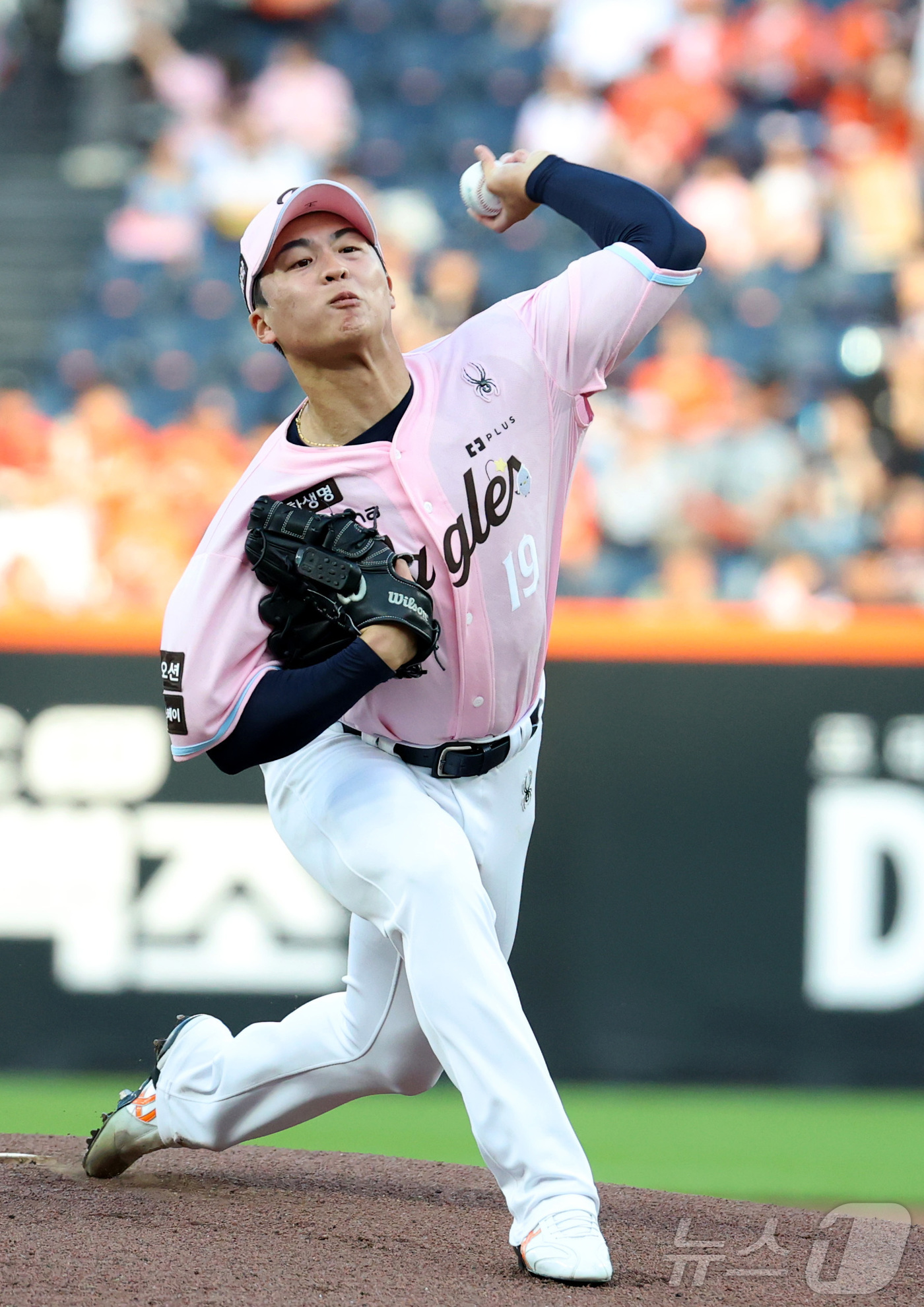 (대전=뉴스1) 김기남 기자 = 22일 대전 한화생명볼파크에서 열린 2026 신한 SOL KBO리그 두산 베어스와와 한화 이글스의 경기에서 한화 왕옌청이 선발 투구하고 있다. 20 …