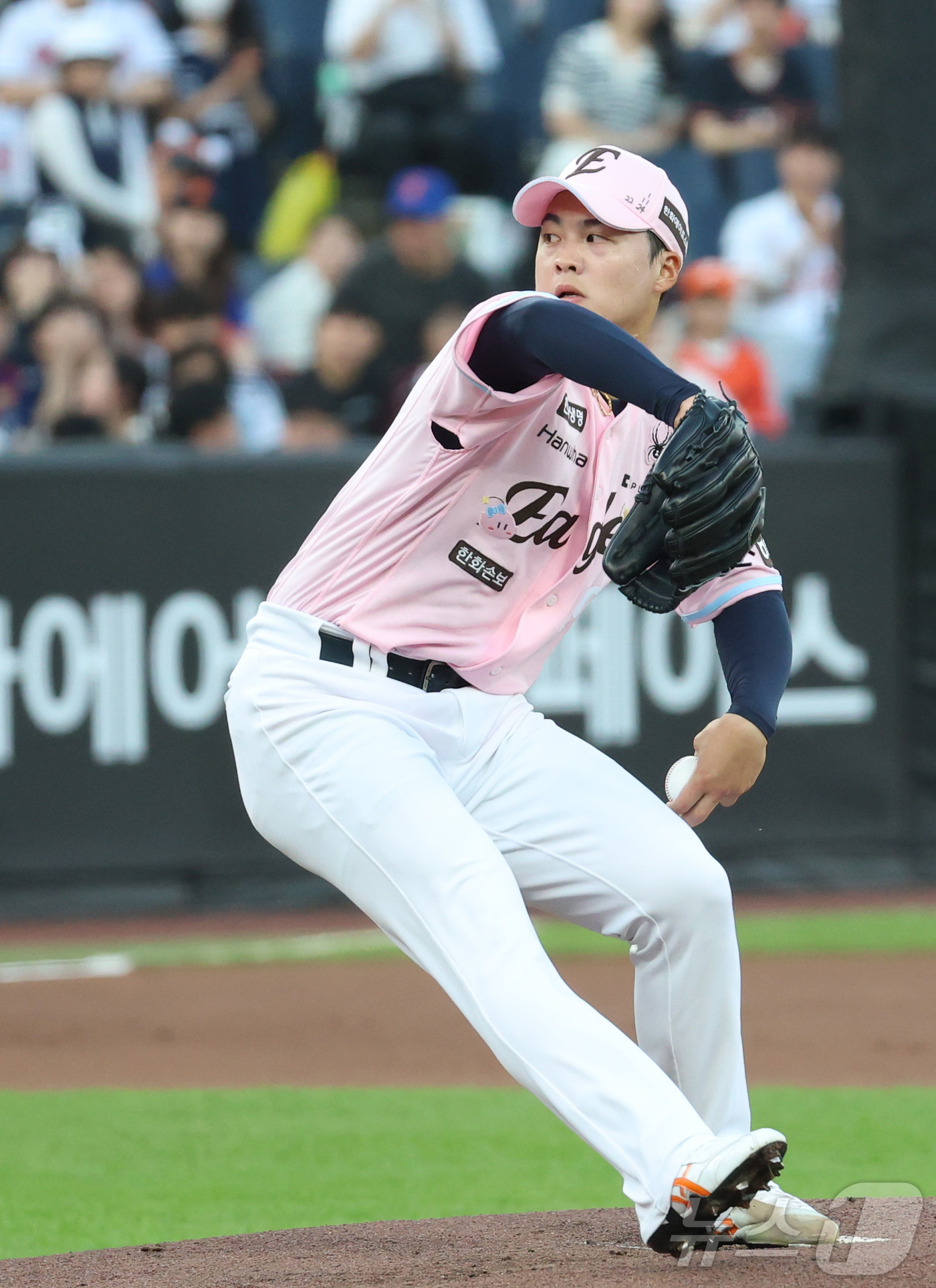 (대전=뉴스1) 김기남 기자 = 22일 대전 한화생명볼파크에서 열린 2026 신한 SOL KBO리그 두산 베어스와와 한화 이글스의 경기에서 한화 왕옌청이 선발 투구하고 있다. 20 …