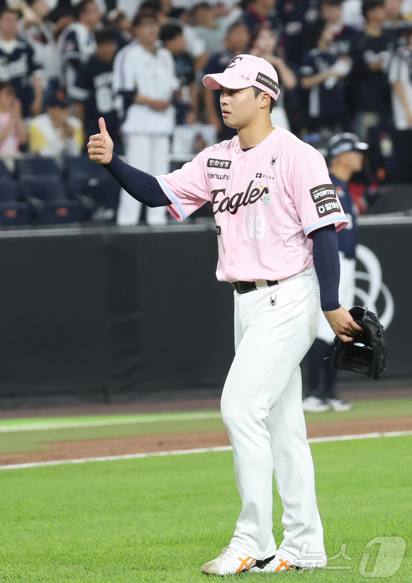 (대전=뉴스1) 김기남 기자 = 22일 대전 한화생명볼파크에서 열린 2026 신한 SOL KBO리그 두산 베어스와 한화 이글스의 경기에서 한화 왕옌청이 6회 무실점 호투하며 허인서 …