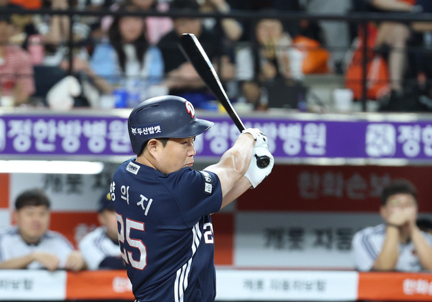 두산 양의지, 키움전서 우측 전완부 타박으로 교체…"아이싱 중"