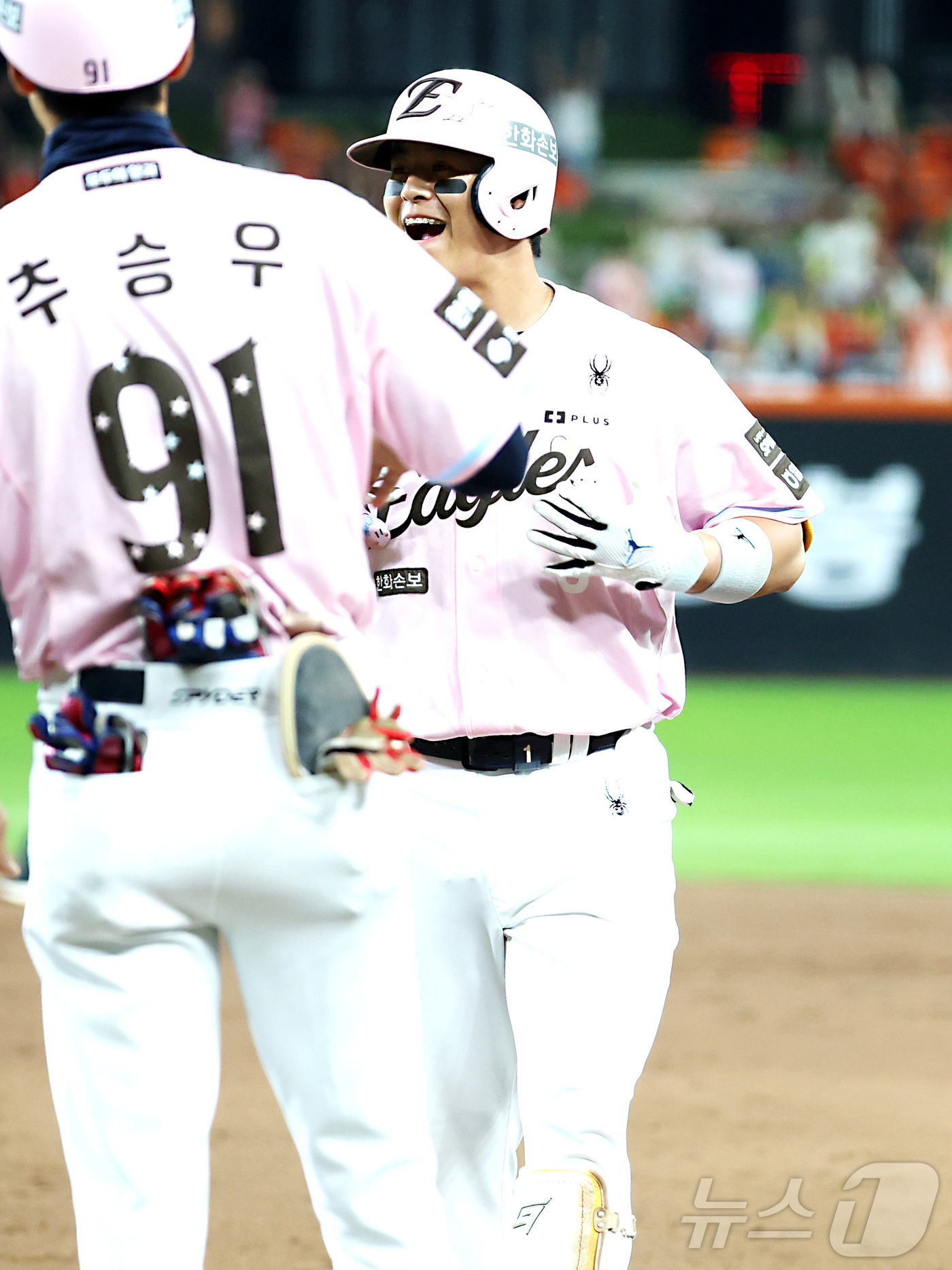 (대전=뉴스1) 김기남 기자 = 22일 대전 한화생명볼파크에서 열린 2026 신한 SOL KBO리그 두산 베어스와 한화 이글스의 경기에서 7회말 1사 1,2루에서 한화 노시환이 1 …