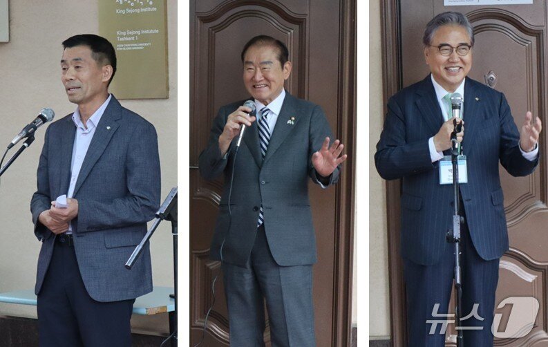 본문 이미지 - 22일 세종학당에서 열린 한글 백일장 대회와 한식 요리 경연대회에서 (왼쪽부터) 허선행 세종학당 학당장, 라종억 통일문화연구원 이사장, 박진 전 외교부 장관이 인사말을 하고 있다. ⓒ 뉴스1 김정한 기자