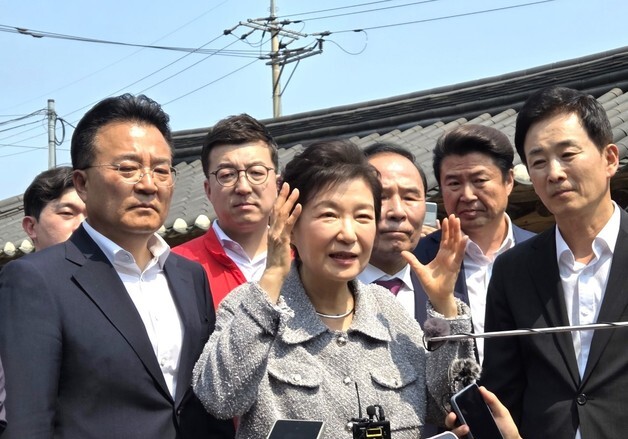 박근혜, 25일 옥천 육영수 생가 방문…보수 결집 메시지 주목