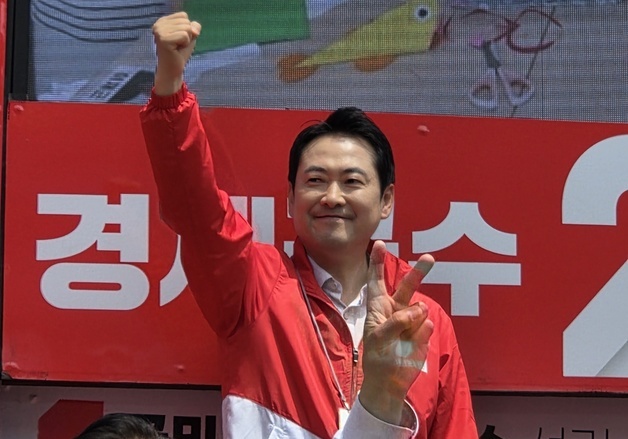 장동혁 "李 축사 듣다 뒷골…스벅·일베 지워도 재판은 안 지워져"