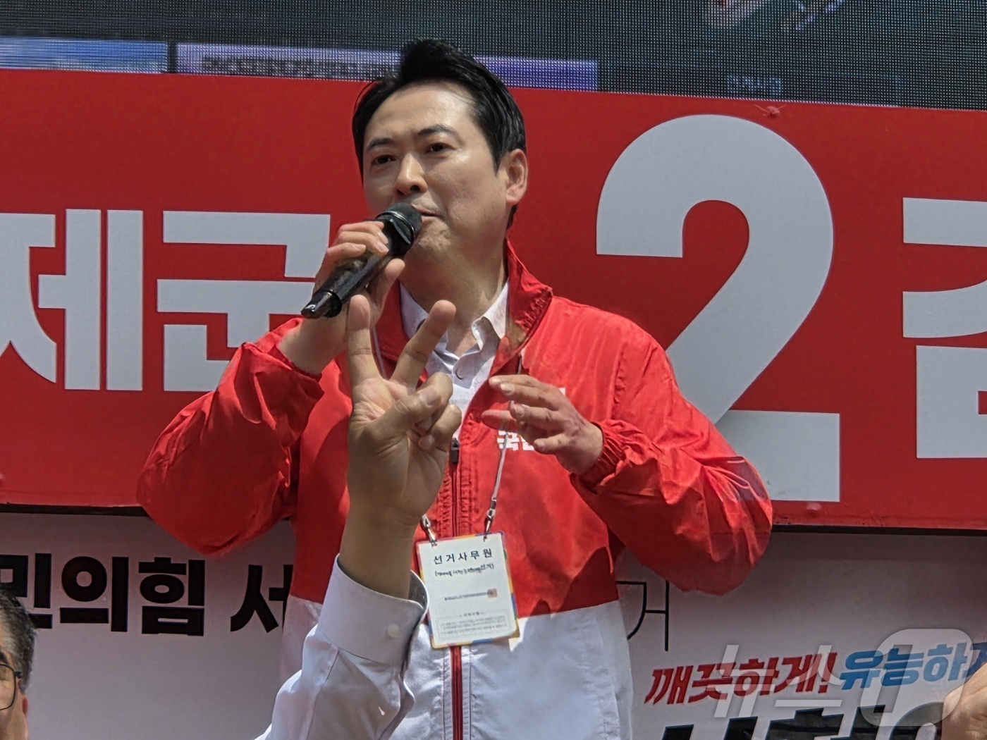 (대전=뉴스1) 김종서 기자 = 장동학 국민의힘 상임선대위원장이 23일 오전 11시 충남 서천 장항전통시장을 찾아 유세하고 있다. 2026.5.23/뉴스1