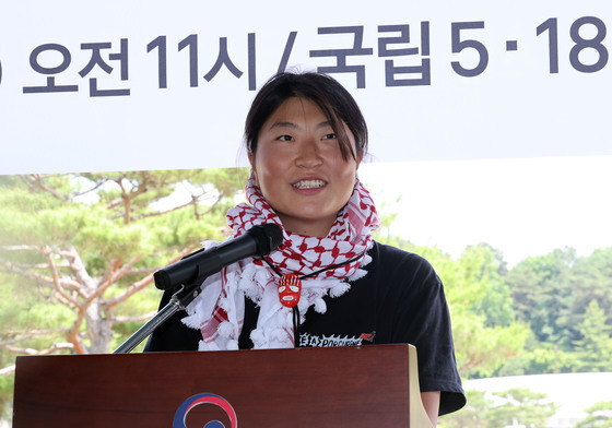 "가자에 닿고 싶었을 뿐"…이스라엘 억류 뒤 광주 찾은 해초, 들불상 수상