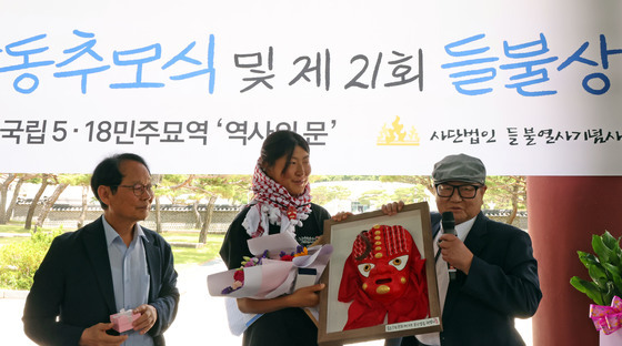 이스라엘 억류 후 광주 방문한 활동가