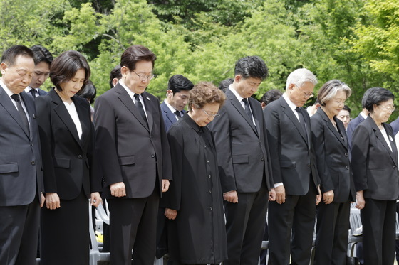 李대통령, 고 노무현 전 대통령 추도식 참석