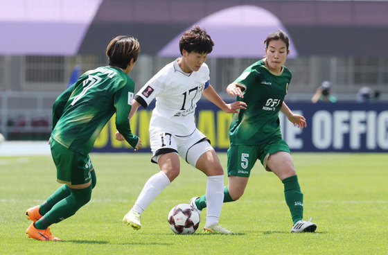 드리블하는 김경영