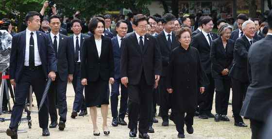 노무현 전 대통령 추도식 입장하는 이재명 대통령