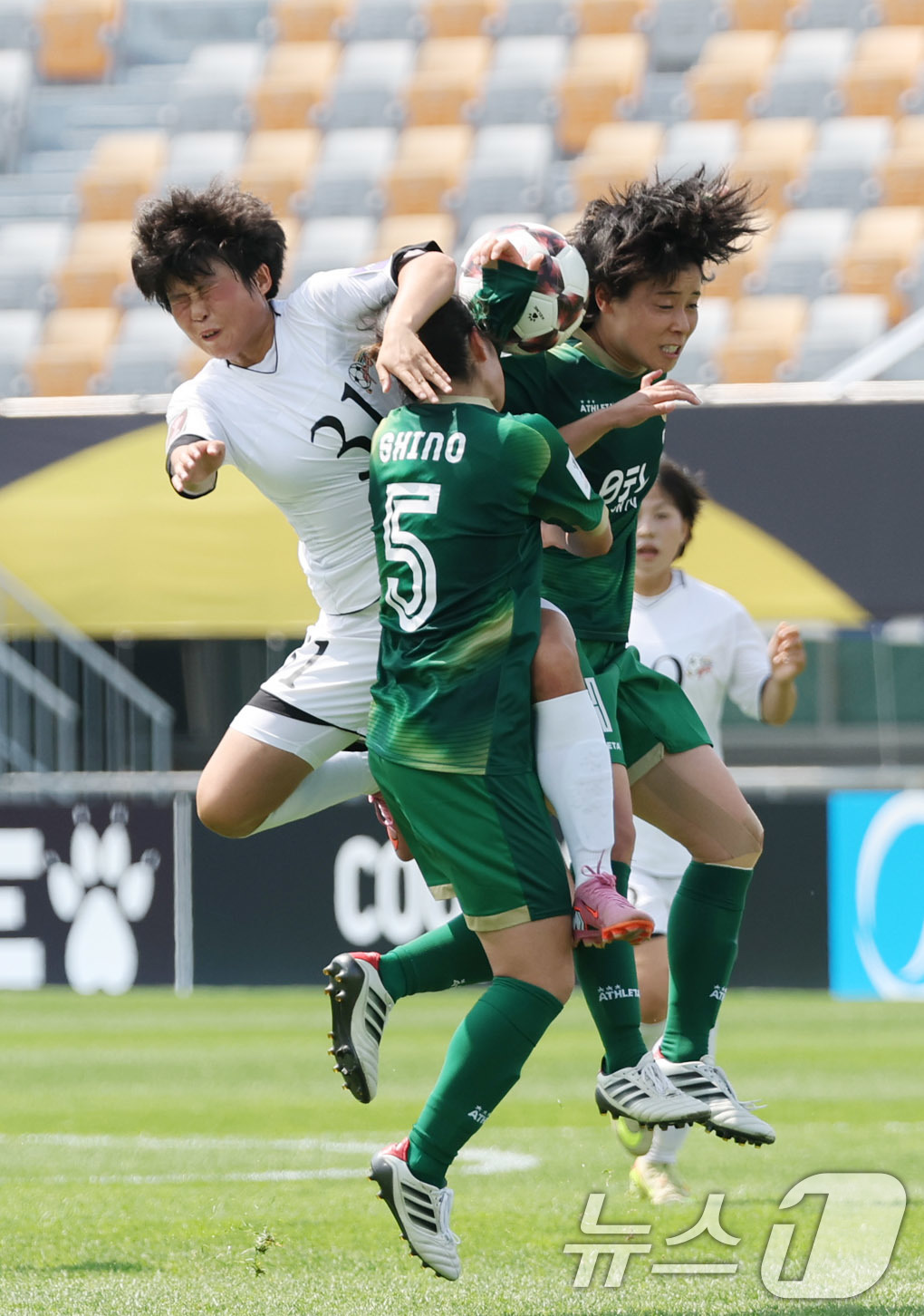 (수원=뉴스1) 박지혜 기자 = 23일 오후 경기 수원시 수원종합운동장에서 열린 2025-2026 아시아축구연맹(AFC) 여자 챔피언스리그(AWCL) 결승 북한 내고향여자축구단과 …