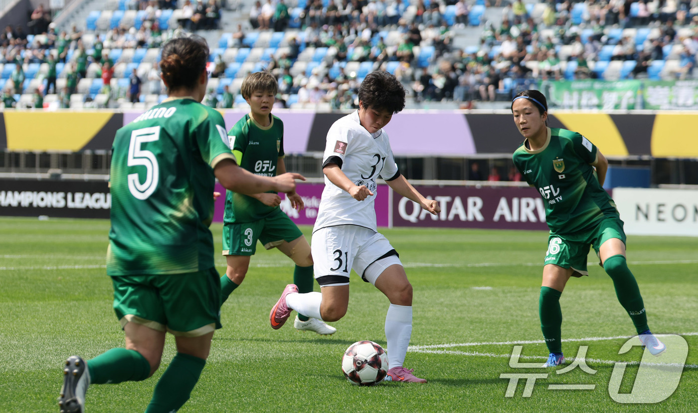 (수원=뉴스1) 박지혜 기자 = 23일 오후 경기 수원시 수원종합운동장에서 열린 2025-2026 아시아축구연맹(AFC) 여자 챔피언스리그(AWCL) 결승 북한 내고향여자축구단과 …