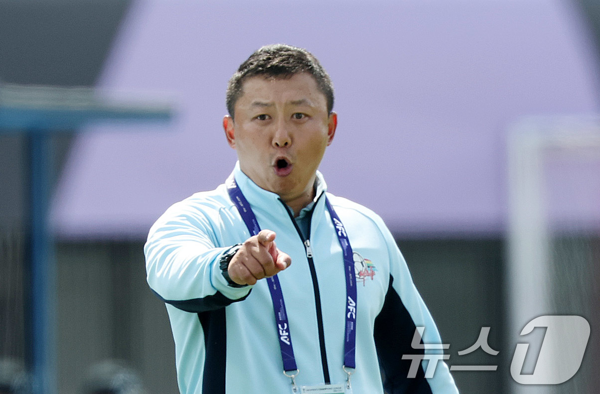 (수원=뉴스1) 박지혜 기자 = 23일 오후 경기 수원시 수원종합운동장에서 열린 2025-2026 아시아축구연맹(AFC) 여자 챔피언스리그(AWCL) 결승 북한 내고향여자축구단과 …