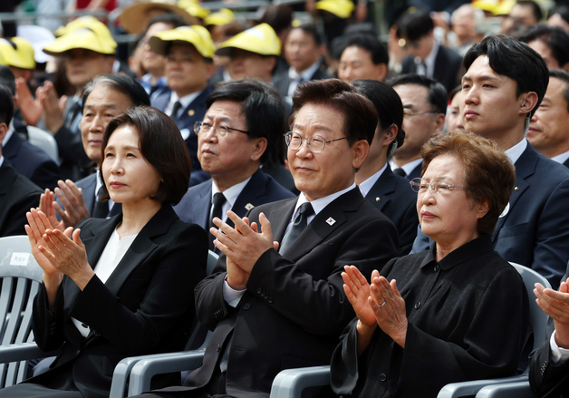 박수 치는 이재명 대통령