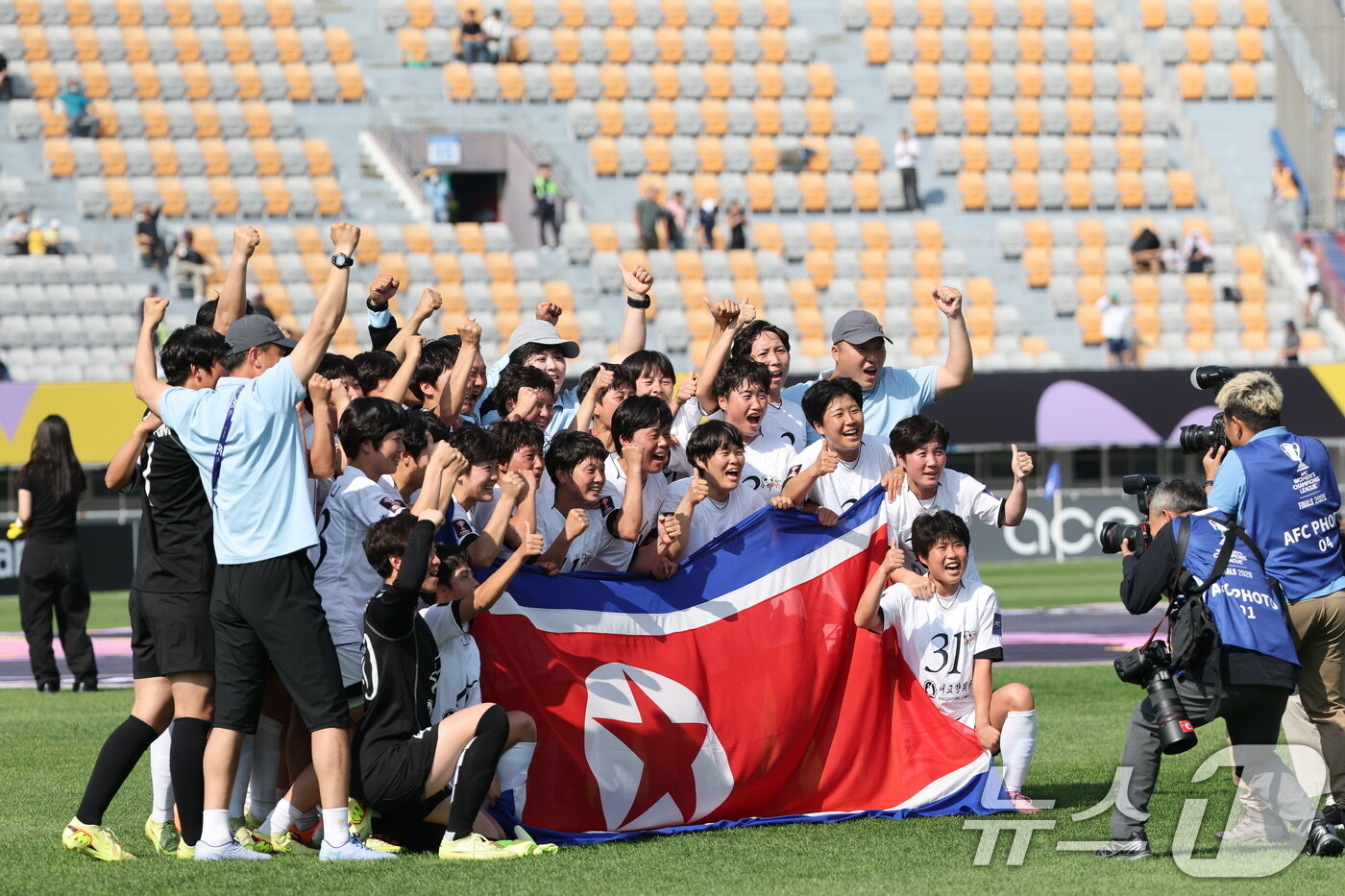 본문 이미지 - 23일 오후 경기 수원시 수원종합운동장에서 열린 2025-2026 아시아축구연맹(AFC) 여자 챔피언스리그(AWCL) 결승 북한 내고향여자축구단과 도쿄 베르디의 경기에서 2026.5.23 ⓒ 뉴스1 박지혜 기자