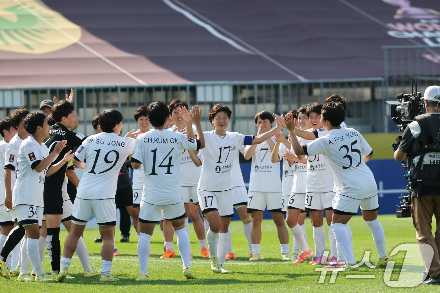 (수원=뉴스1) 박지혜 기자 = 23일 오후 경기 수원시 수원종합운동장에서 열린 2025-2026 아시아축구연맹(AFC) 여자 챔피언스리그(AWCL) 결승 도쿄 베르디의 경기에서 …