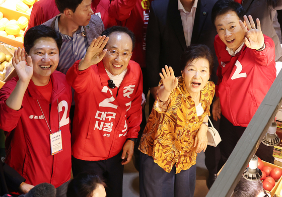 'SOS 쇄도' 박근혜, 31일 서문시장 찾아 추경호 지원 유세