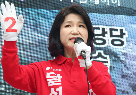 달성군 대실역에서 시민과 만나는 이진숙