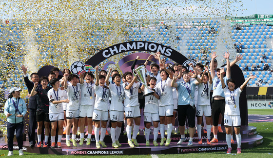 北 내고향축구단, 사상 첫 아시아 정상…인공기 펼치고 경기장 한바퀴(종합)