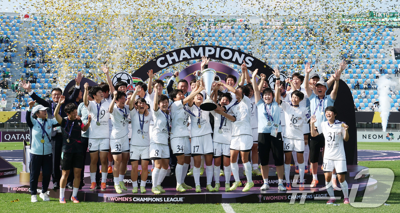 (수원=뉴스1) 박지혜 기자 = 23일 오후 경기 수원시 수원종합운동장에서 열린 2025-2026 아시아축구연맹(AFC) 여자 챔피언스리그(AWCL) 결승 북한 내고향여자축구단과 …