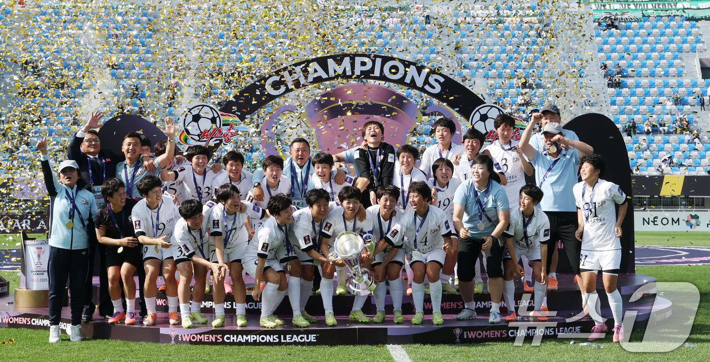 (수원=뉴스1) 박지혜 기자 = 23일 오후 경기 수원시 수원종합운동장에서 열린 2025-2026 아시아축구연맹(AFC) 여자 챔피언스리그(AWCL) 결승 북한 내고향여자축구단과 …