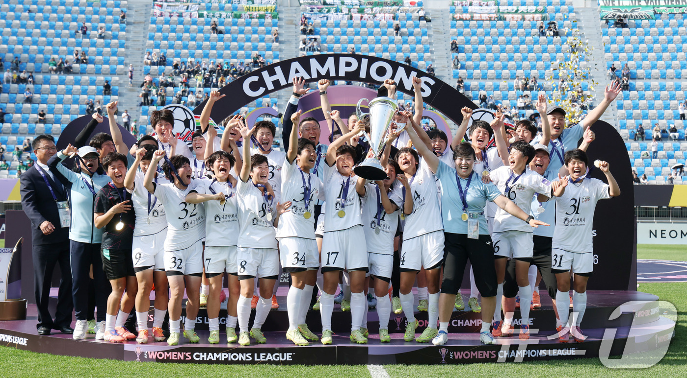 (수원=뉴스1) 박지혜 기자 = 23일 오후 경기 수원시 수원종합운동장에서 열린 2025-2026 아시아축구연맹(AFC) 여자 챔피언스리그(AWCL) 결승 북한 내고향여자축구단과 …