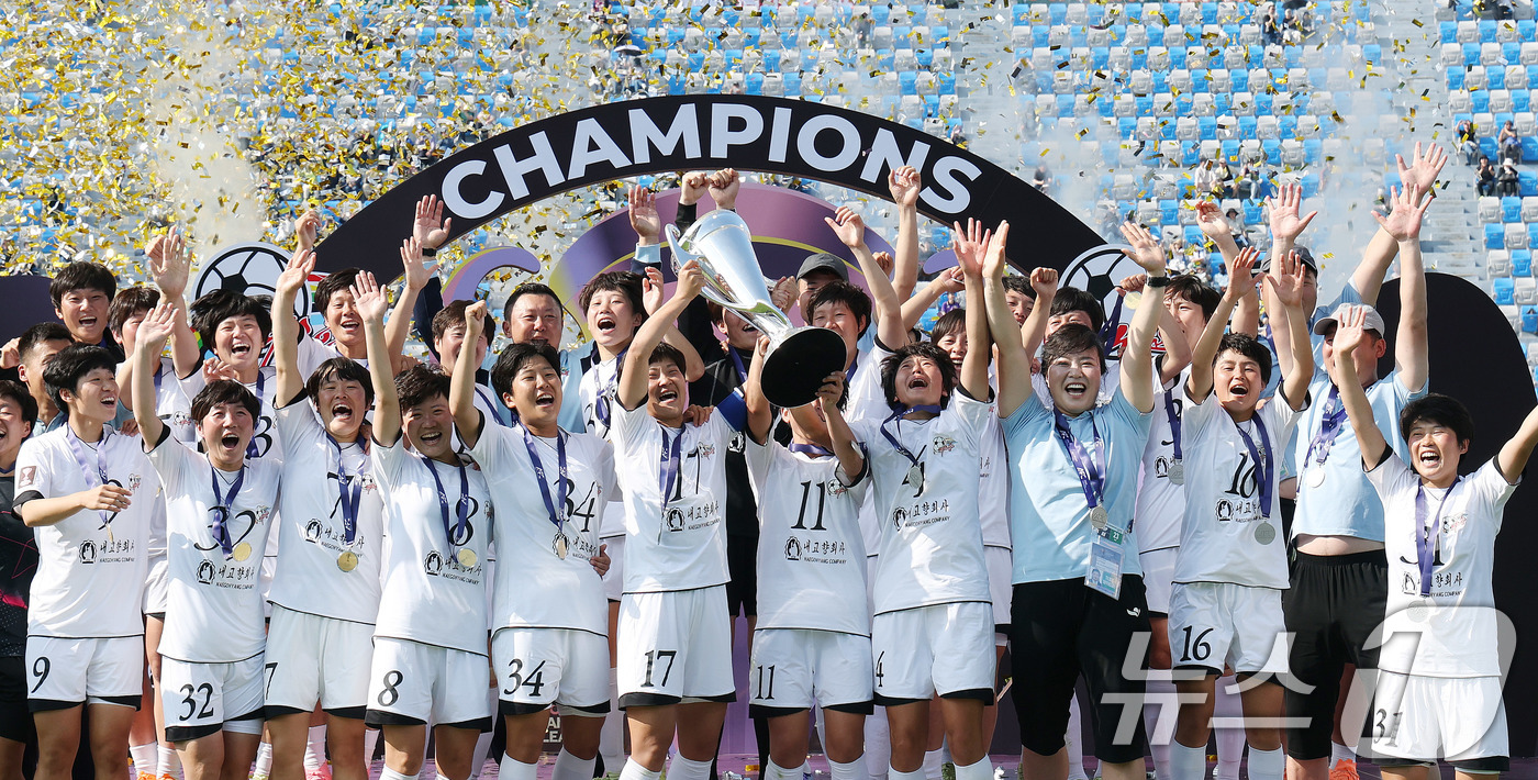 (수원=뉴스1) 박지혜 기자 = 23일 오후 경기 수원시 수원종합운동장에서 열린 2025-2026 아시아축구연맹(AFC) 여자 챔피언스리그(AWCL) 결승 북한 내고향여자축구단과 …