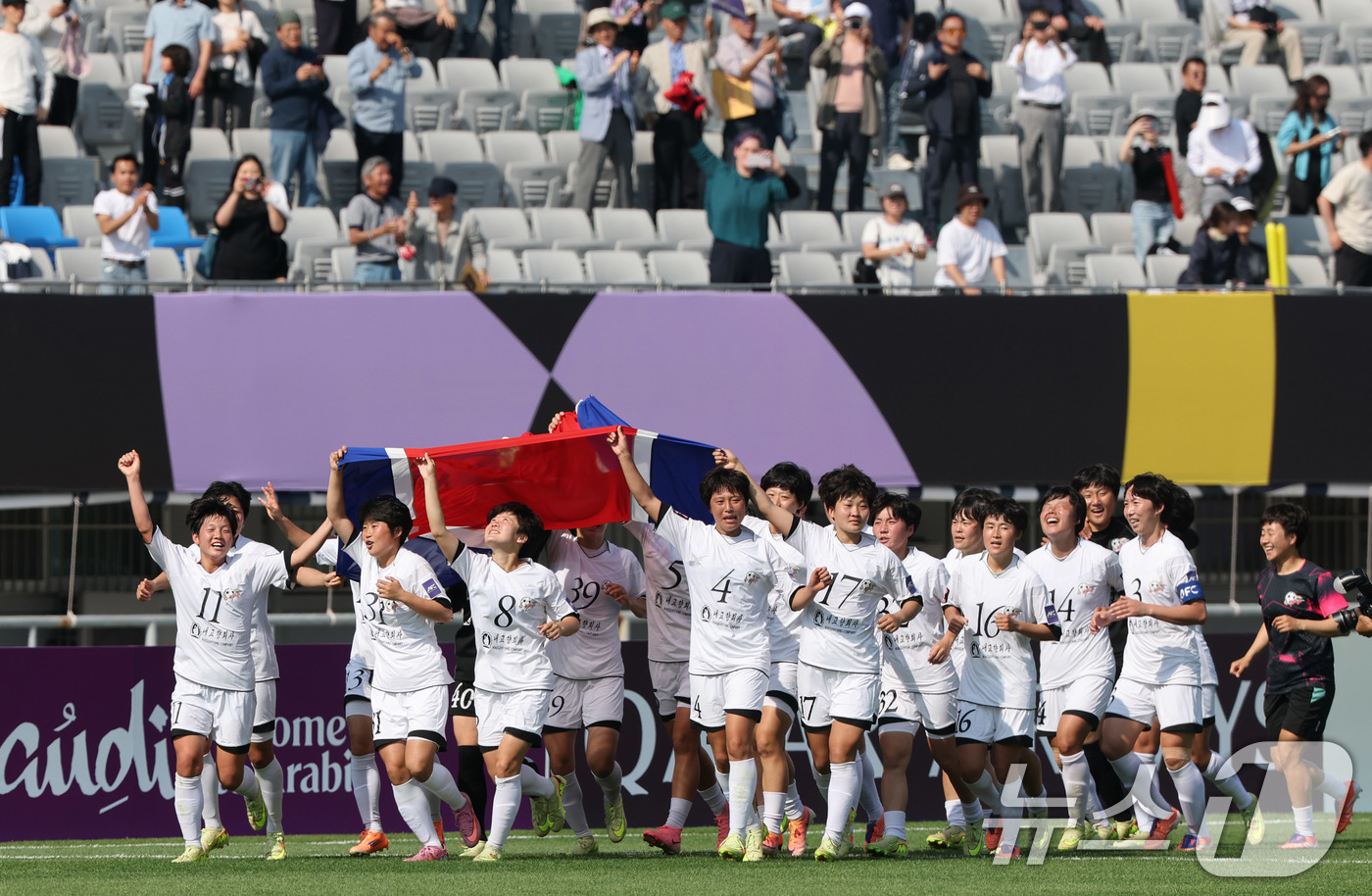 (수원=뉴스1) 박지혜 기자 = 23일 오후 경기 수원시 수원종합운동장에서 열린 2025-2026 아시아축구연맹(AFC) 여자 챔피언스리그(AWCL) 결승 북한 내고향여자축구단과 …