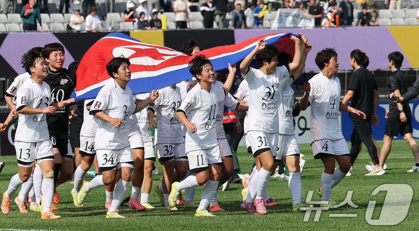 (수원=뉴스1) 박지혜 기자 = 23일 오후 경기 수원시 수원종합운동장에서 열린 2025-2026 아시아축구연맹(AFC) 여자 챔피언스리그(AWCL) 결승 북한 내고향여자축구단과 …