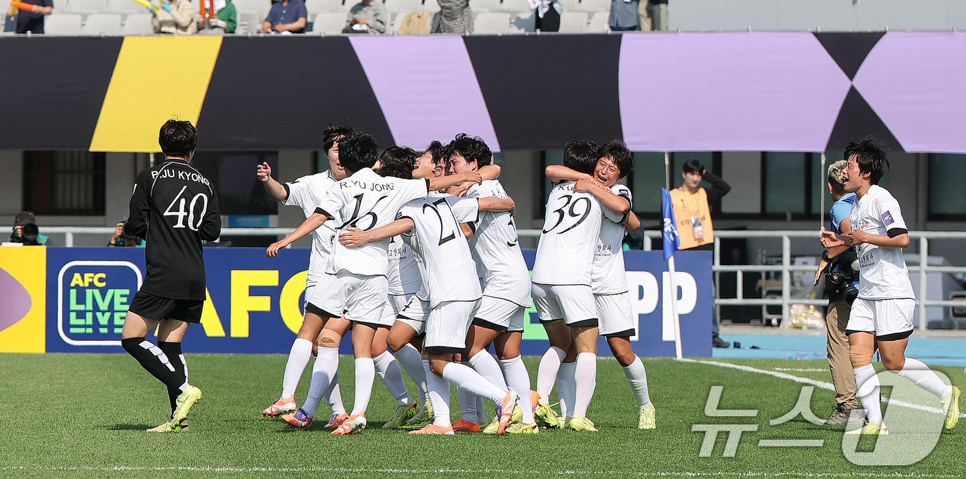 (수원=뉴스1) 박지혜 기자 = 23일 오후 경기 수원시 수원종합운동장에서 열린 2025-2026 아시아축구연맹(AFC) 여자 챔피언스리그(AWCL) 결승 북한 내고향여자축구단과 …