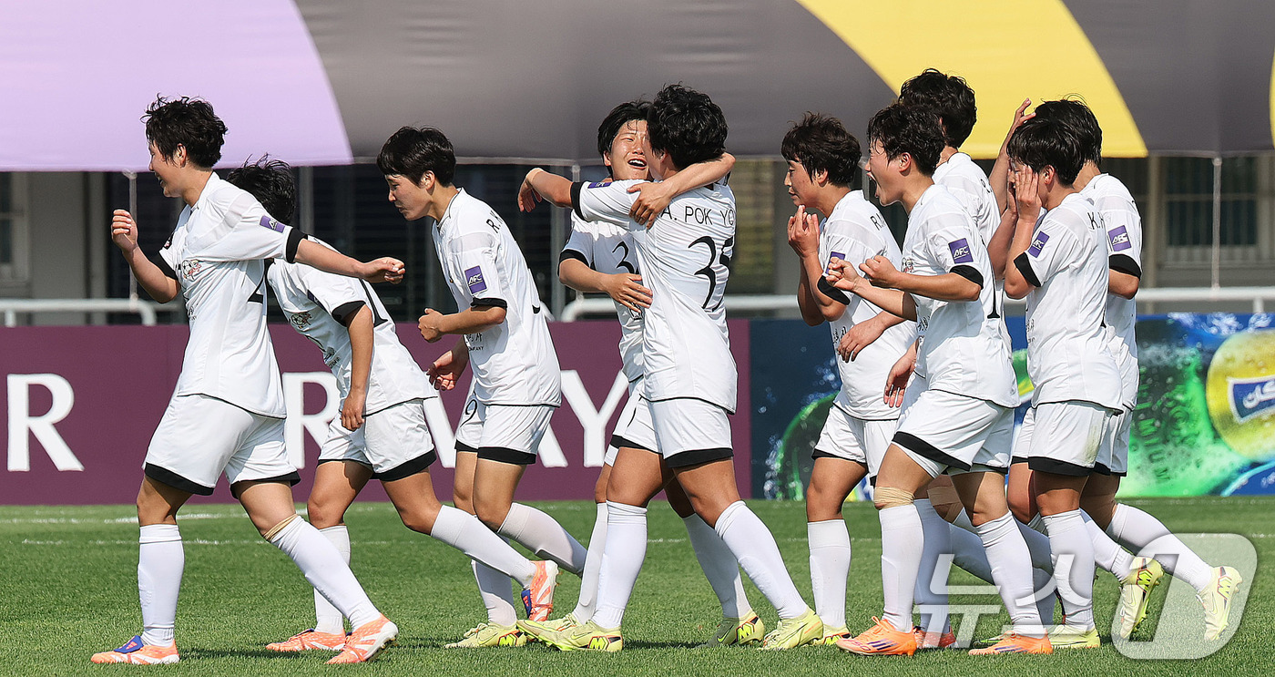 (수원=뉴스1) 박지혜 기자 = 23일 오후 경기 수원시 수원종합운동장에서 열린 2025-2026 아시아축구연맹(AFC) 여자 챔피언스리그(AWCL) 결승 북한 내고향여자축구단과 …