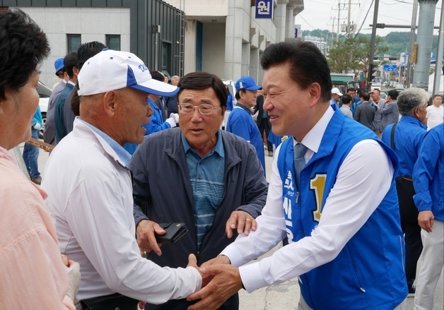 공식 선거운동 첫 주말…충북 후보들 주말 표심 공략 '동분서주'(종합)