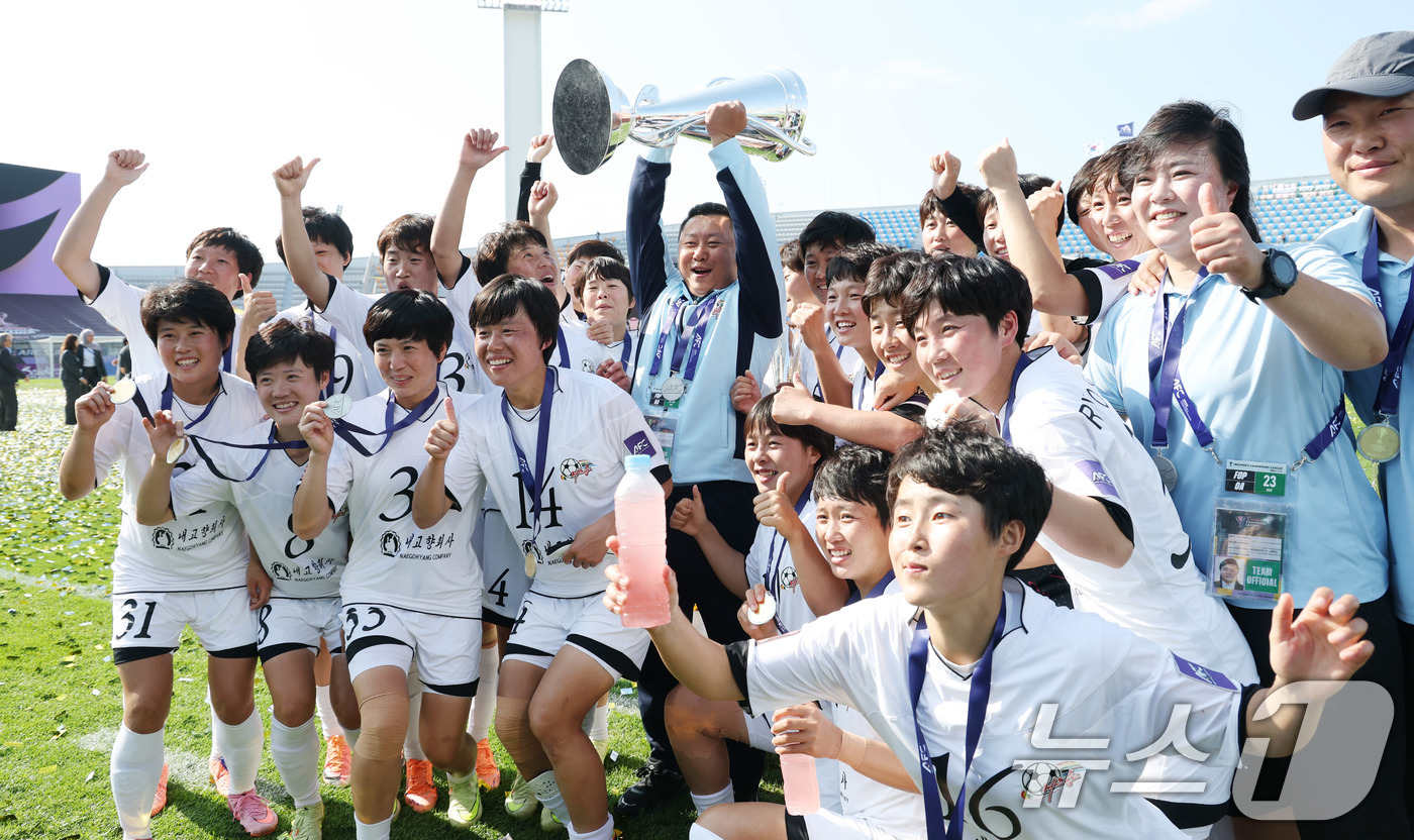(수원=뉴스1) 박지혜 기자 = 23일 오후 경기 수원시 수원종합운동장에서 열린 2025-2026 아시아축구연맹(AFC) 여자 챔피언스리그(AWCL) 결승 북한 내고향여자축구단과 …