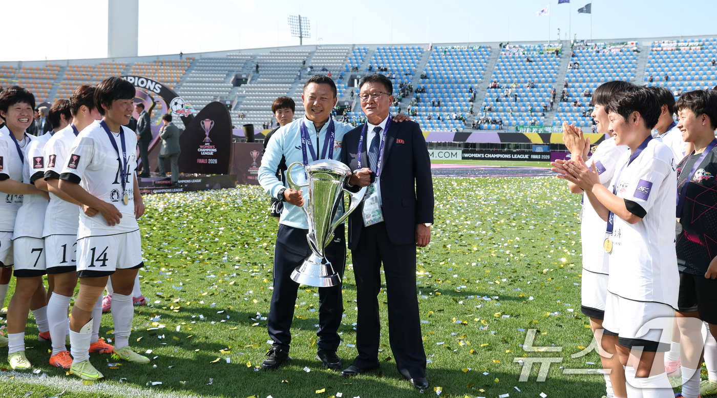 (수원=뉴스1) 박지혜 기자 = 23일 오후 경기 수원시 수원종합운동장에서 열린 2025-2026 아시아축구연맹(AFC) 여자 챔피언스리그(AWCL) 결승 북한 내고향여자축구단과 …