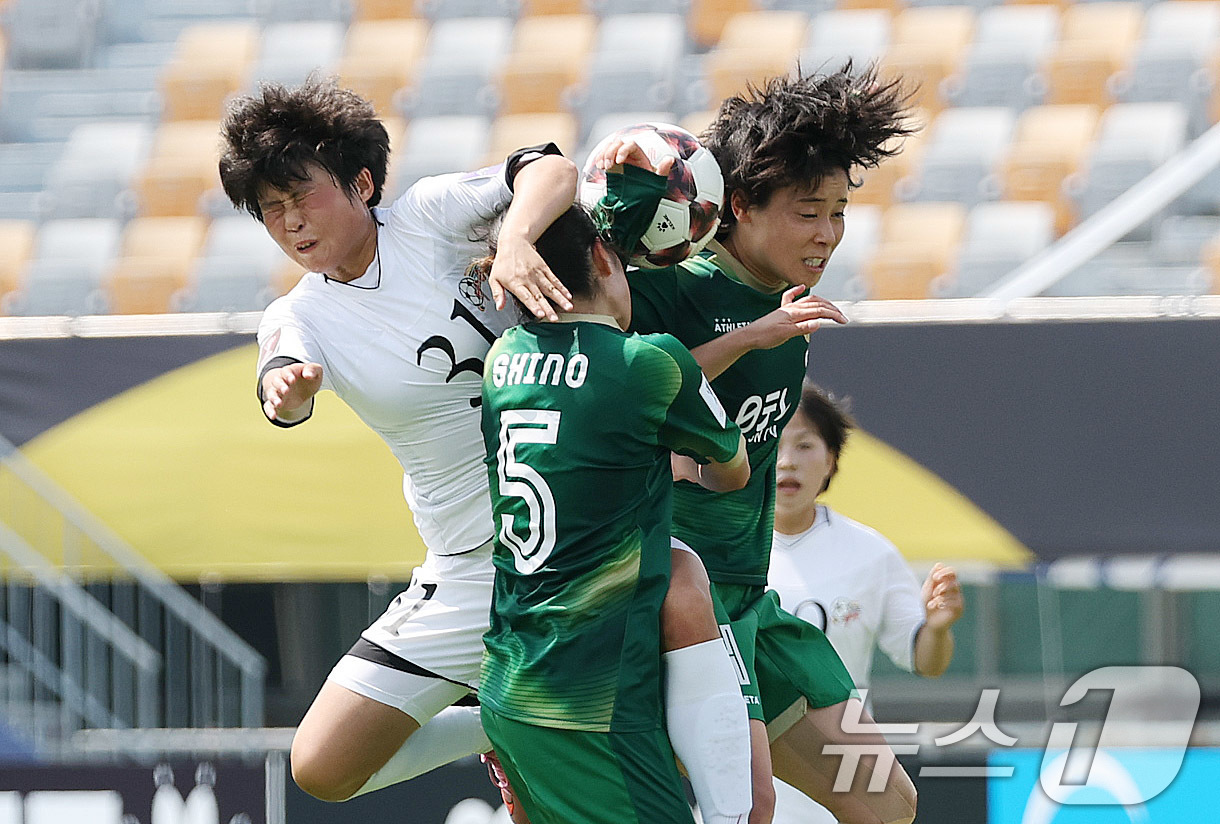 (수원=뉴스1) 박지혜 기자 = 23일 오후 경기 수원시 수원종합운동장에서 열린 2025-2026 아시아축구연맹(AFC) 여자 챔피언스리그(AWCL) 결승 북한 내고향여자축구단과 …
